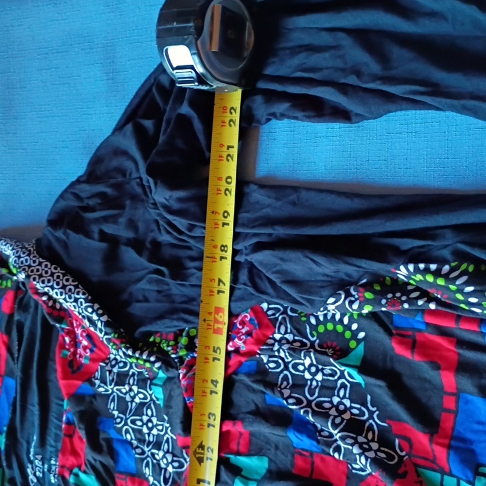 Soft Focus Geometric Pattern Top - Picture 9 of 13